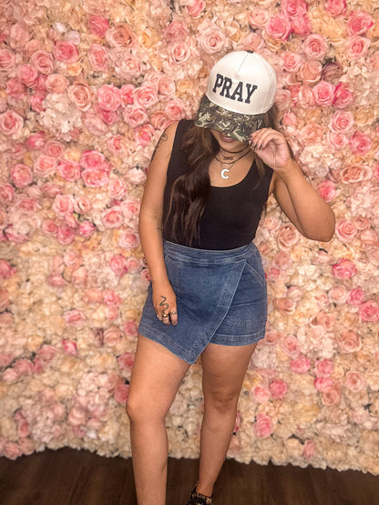 Pray Canvas Truckers