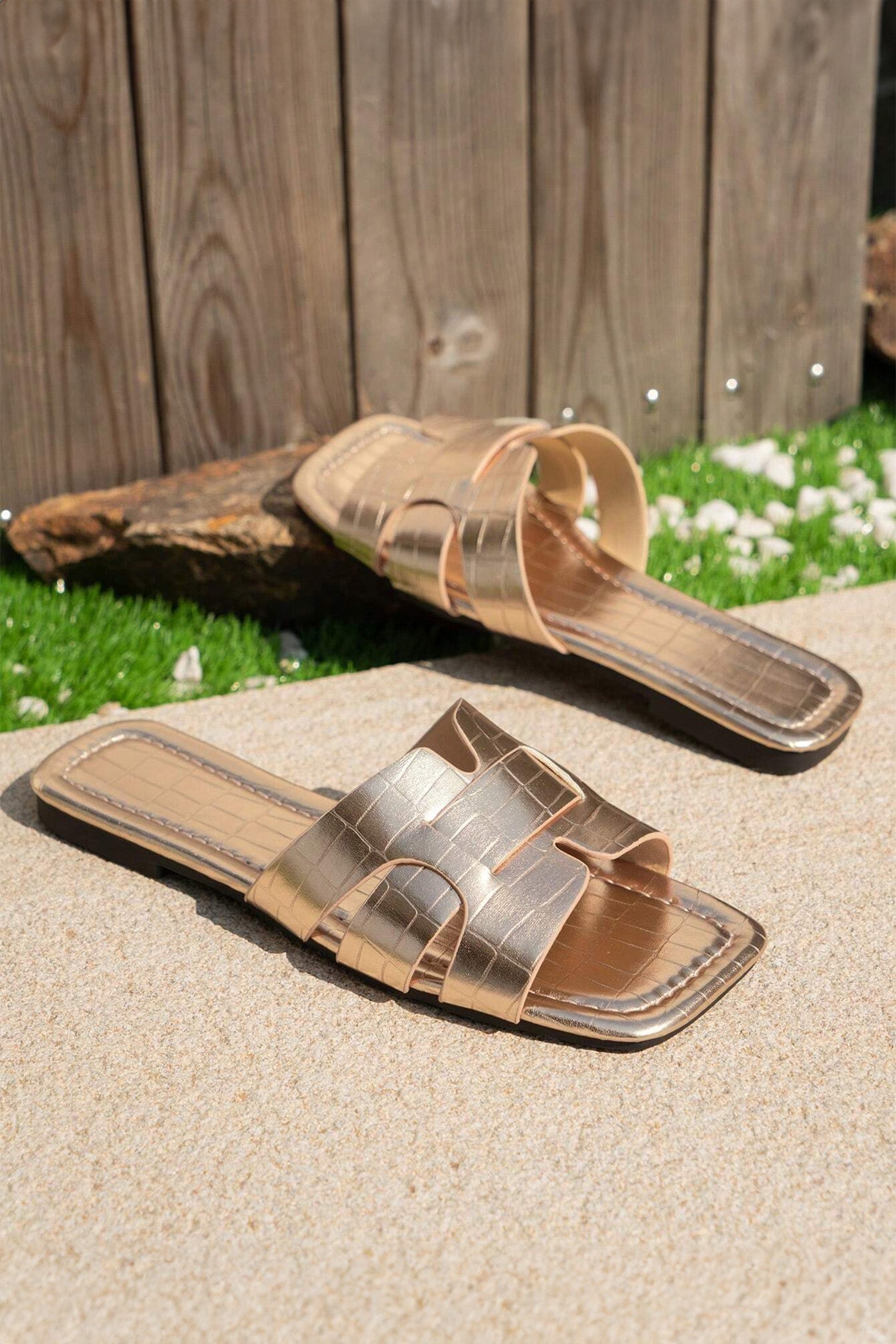 Gold Crocodile Pattern Sandals