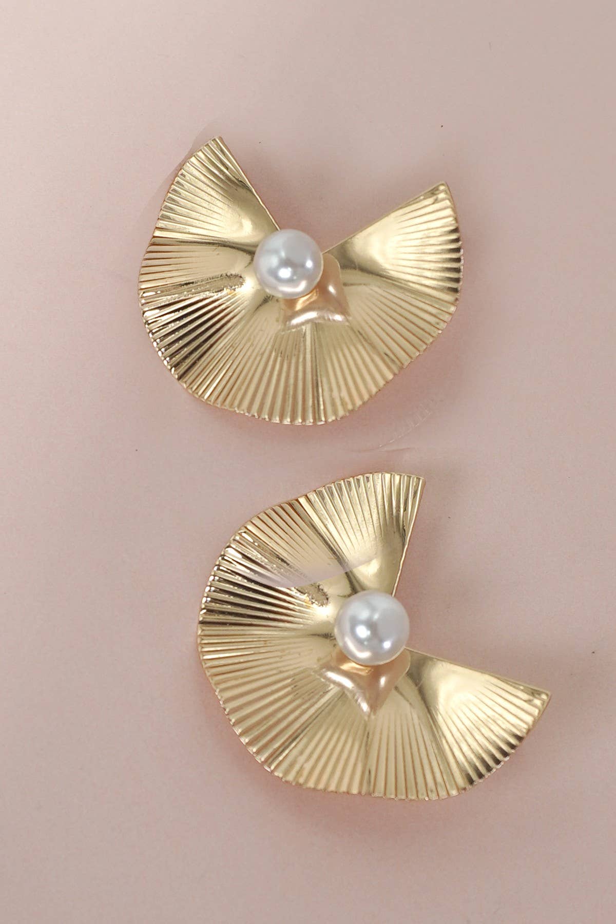Textured Fan Shape Pearl Stud Earrings